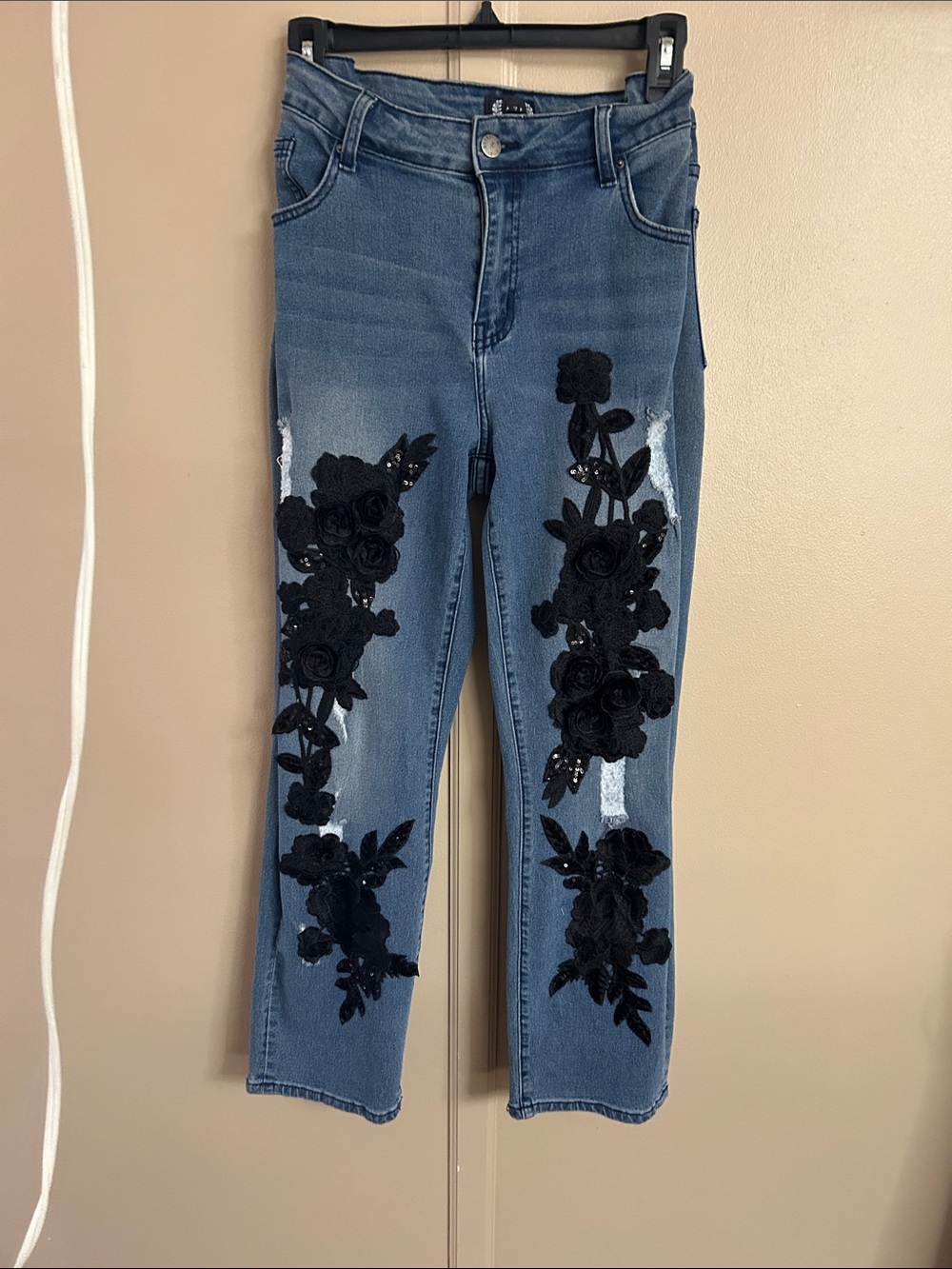 Embroidered Black Floral Appliqué Straight Leg Women's Jeans - Blue